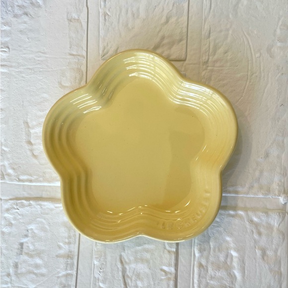 Le Creuset Small flower Plates Bundle Set of 4 - Picture 7 of 9
